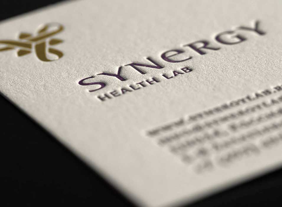 Печать визиток с тиснением в Москве