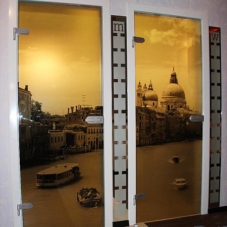 УФ печать на фасаде дверей