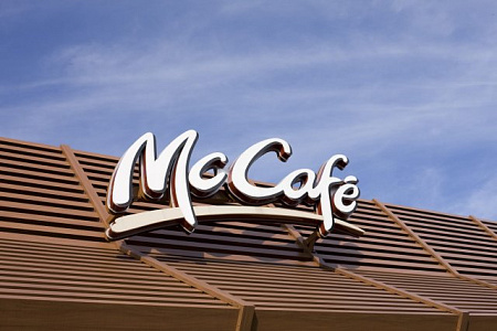 Вывеска McCafe в Москве Вывеска McCafe