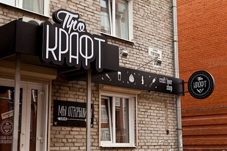 Логотип на козырьках