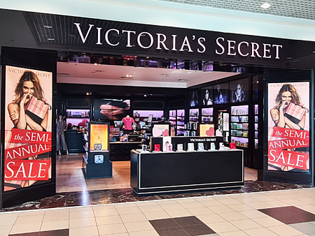 Victoria's secret объемные световые буквы в Москве  Victoria's secret объемные световые буквы